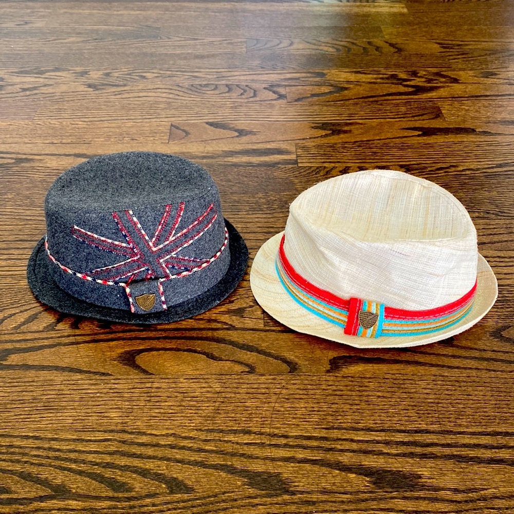 Lot of 2 Kids Fedora hats (1) beige (1) gray. Size S/M